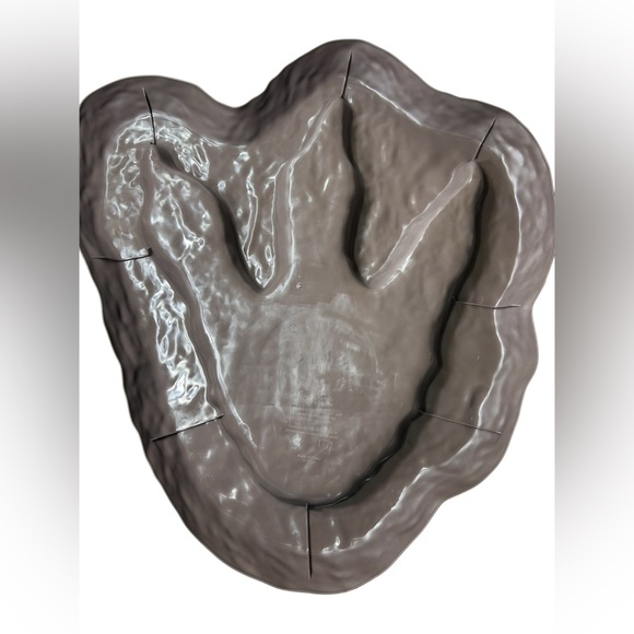 Jurassic World Rebirth - MASSIVE Footprint Popcorn Bucket 24" x 22" 🍿🦖 - Picture 2 of 4